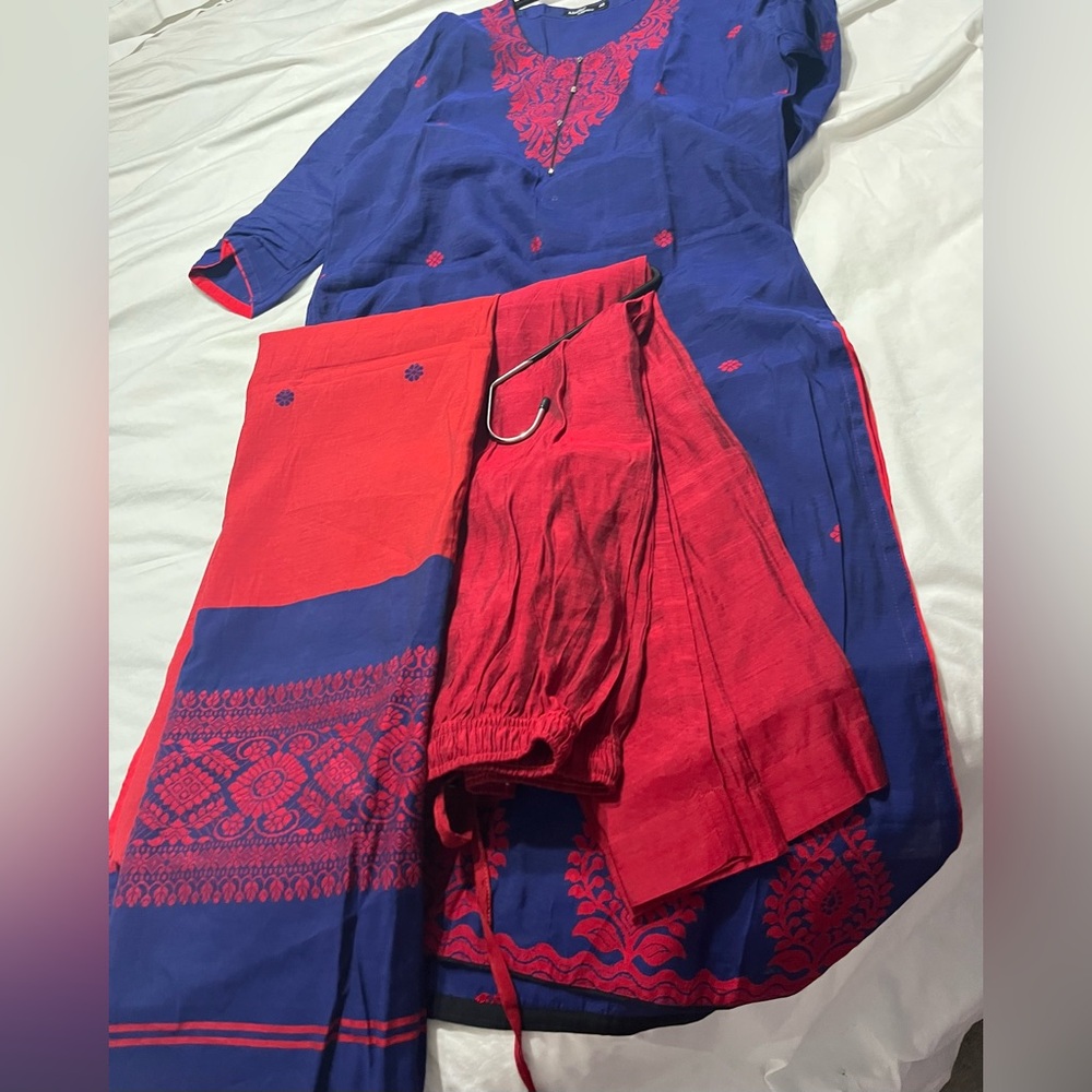 Salwar kameez Navy Blue and Red Embroidered